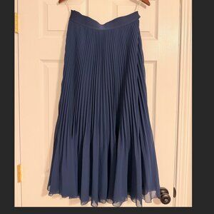 Aritzia Wilfred Twirl Pleated Midi Skirt / Navy / Large